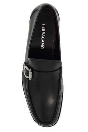 FERRAGAMO メンズ用クラシックブラックレケザーローファー