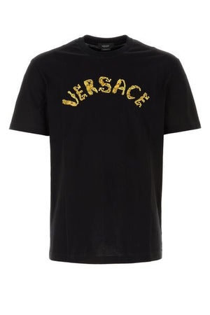 VERSACE メンズブラックバロックロゴ刺繍Tシャツ