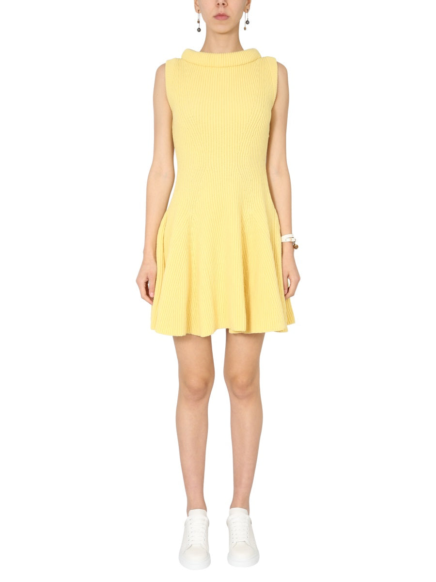 ALEXANDER McQUEEN Chic Sleeveless Mini Dress with Boat Neck