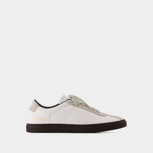 COMMON PROJECTS エレガントなフィールドトレーナー スニーカー（女性用）