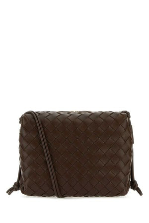 BOTTEGA VENETA 白のレザークロスボディバッグ - FW23コレクション