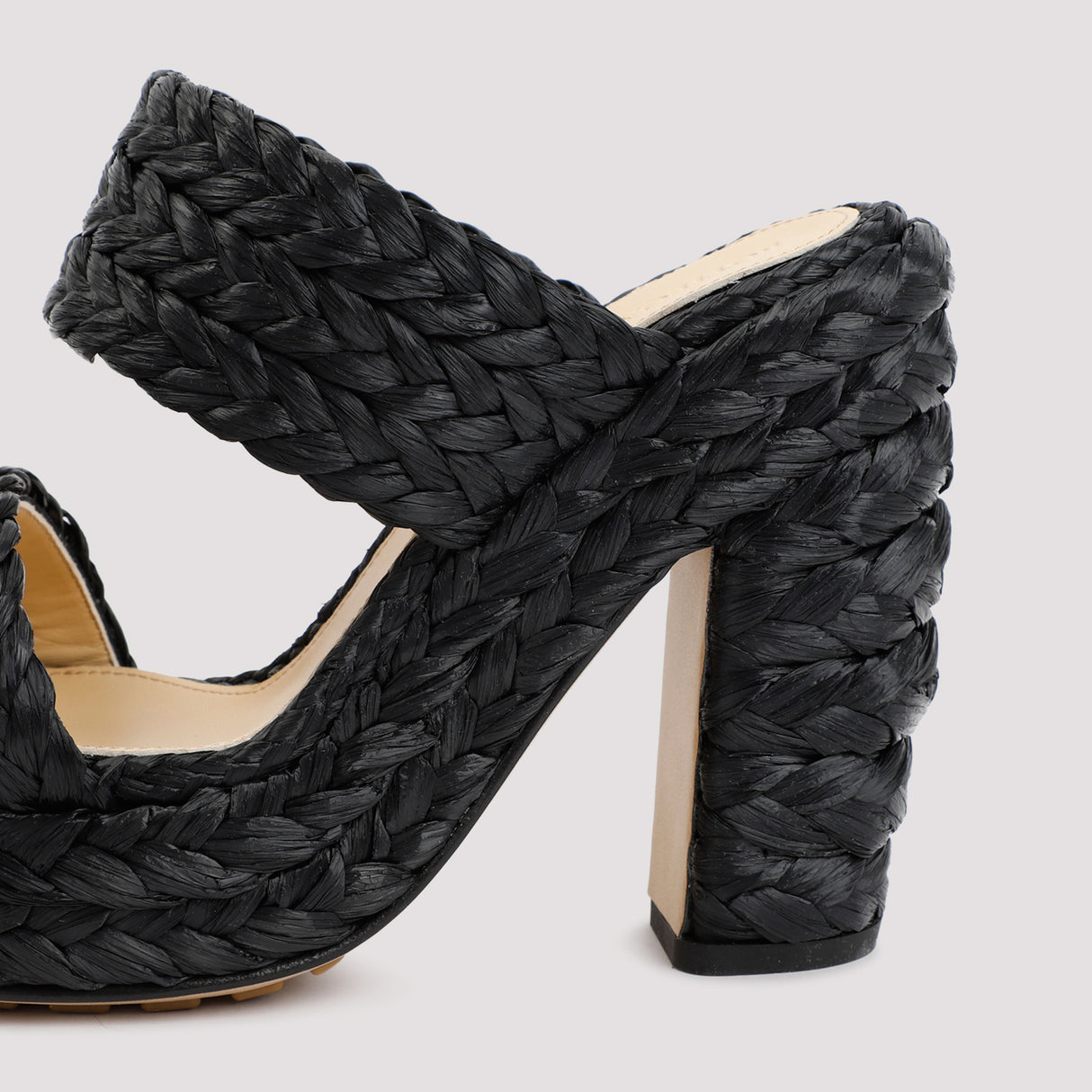 BOTTEGA VENETA ラフィアプラットフォームサンダル（ヒール高12cm）