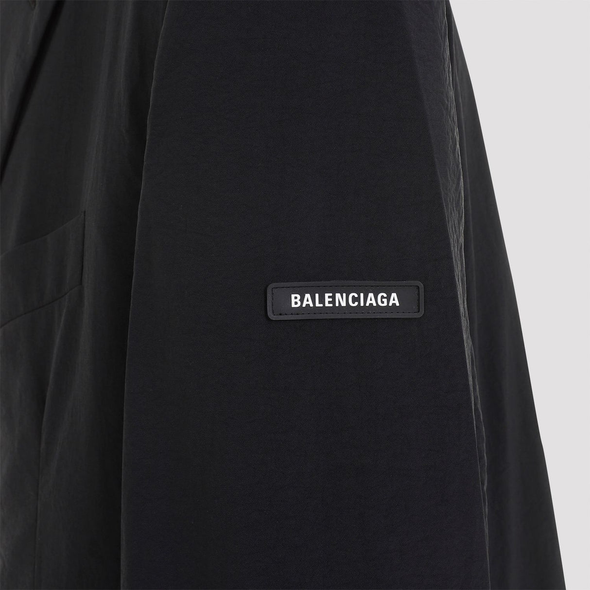 BALENCIAGA スリークなウォッシュドブラックジャケット