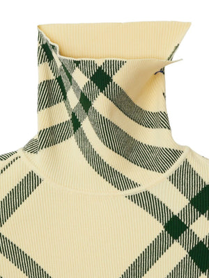 BURBERRY トレンディなベージュのタートルネックセーター