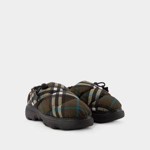 BURBERRY Pillow Low Flat Sandals for Women