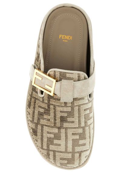 FENDI シックなモノグラムのラフィアスリッパ