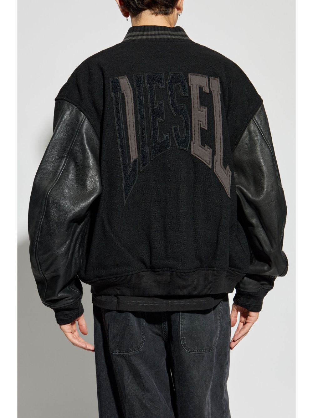 DIESEL 都会的な黒のレザージャケット