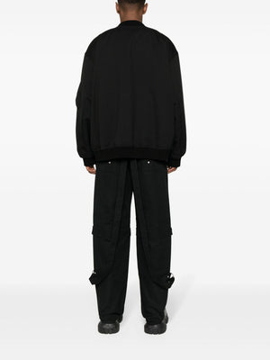 GIVENCHY メンズ ブラック カーゴパンツ　スタッズディテールとロゴプラーク付き