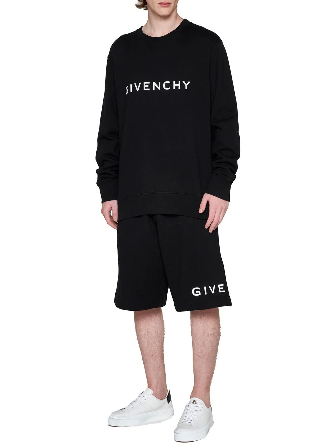 GIVENCHY メンズブラックロゴスウェットシャツ