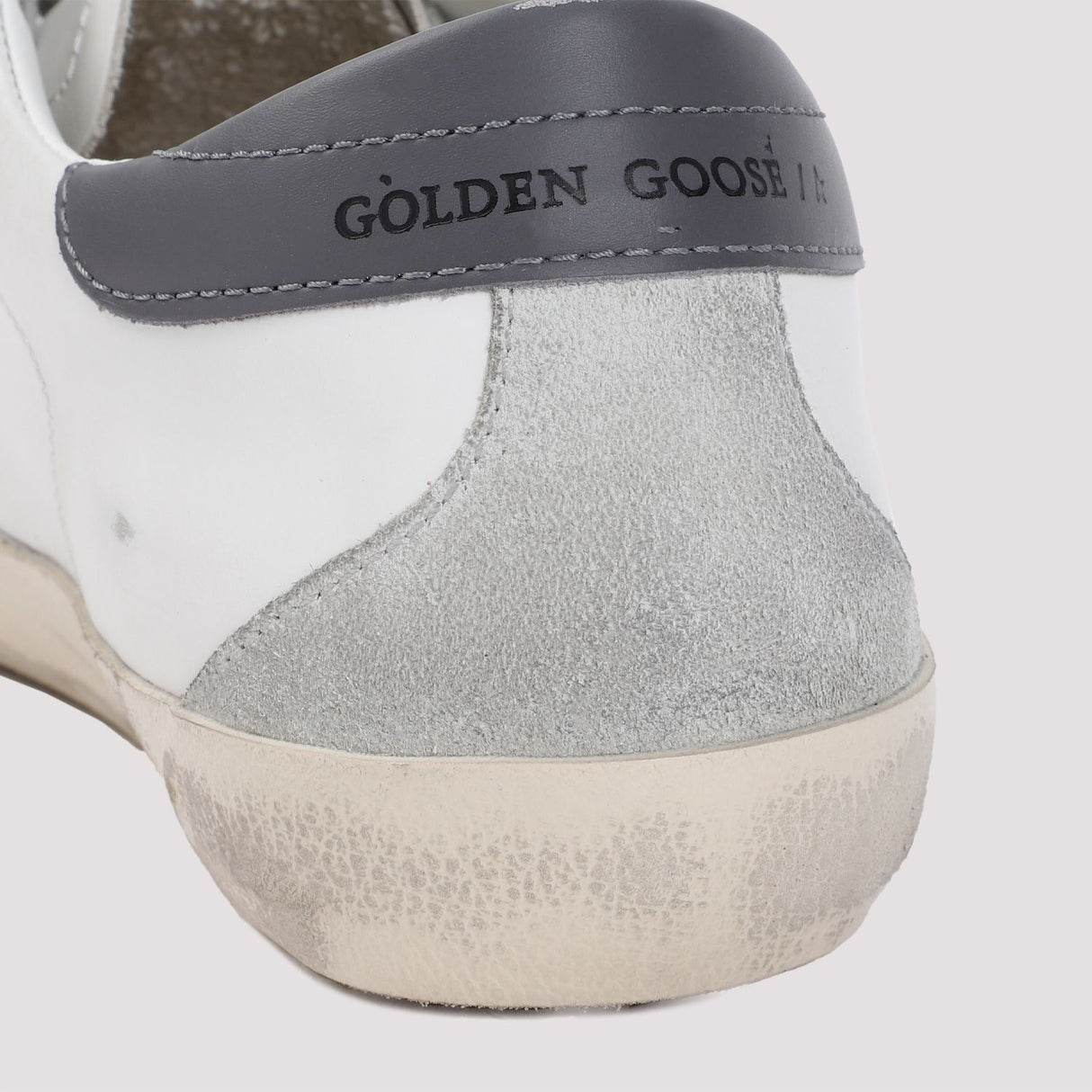 GOLDEN GOOSE メンズ用ホワイト＆グレーのスーパースタースニーカー - FW24コレクション