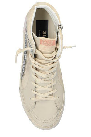 GOLDEN GOOSE パールグレーの高級スライドスニーカー