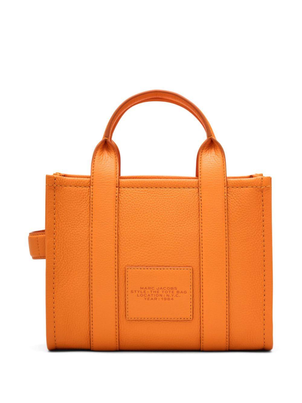 MARC JACOBS スタイリッシュなレッドレザートートバッグ- SS24コレクション