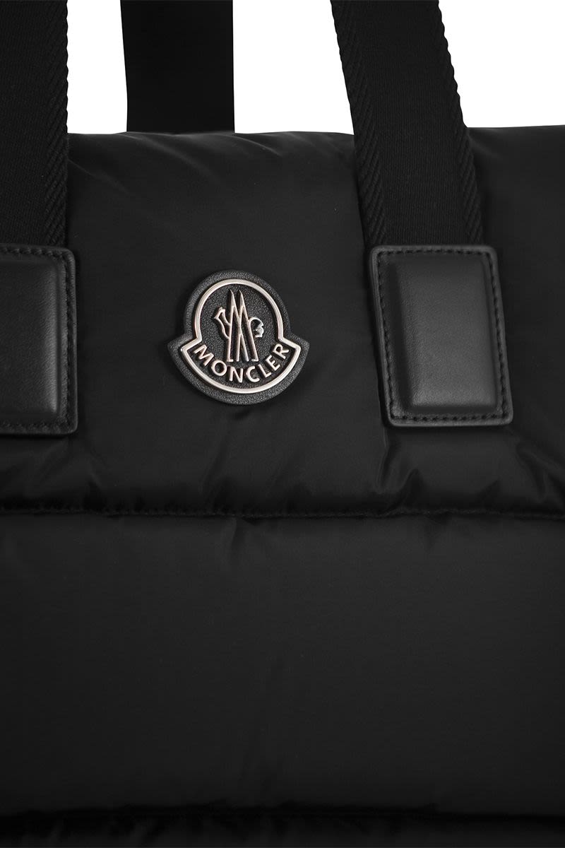 MONCLER ブラックカラーのクィルティングトートバッグ - 2024 SSコレクション