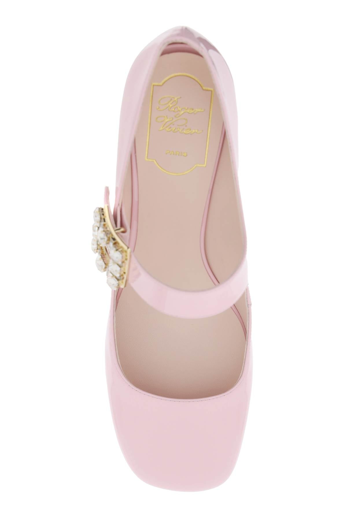 ROGER VIVIER ピンクTストラップパンプス：SS24のエレガントでタイムレスなアイテム