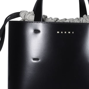 MARNI 上品な小さな黒のトートバッグ