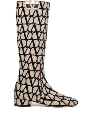 Chic SS23 Women's Boots in Naturale and Nero from Valentino Garavani