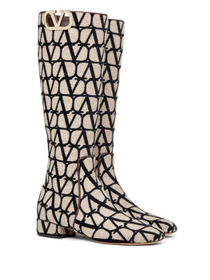 Chic SS23 Women's Boots in Naturale and Nero from Valentino Garavani